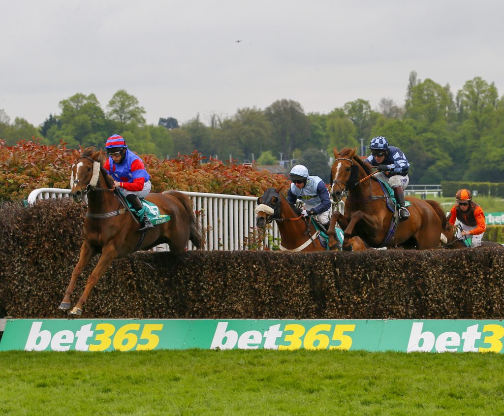Step Back wins the bet365 Gold Cup at Sandown