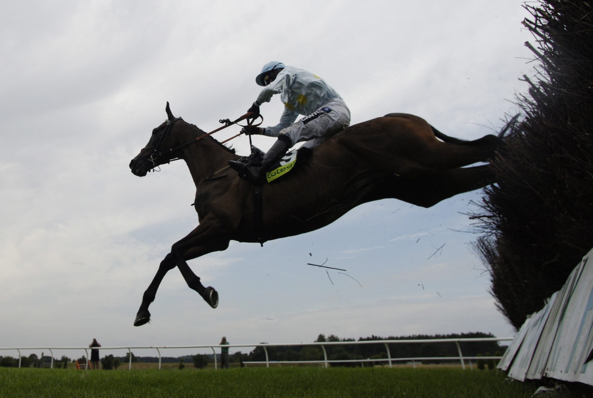 Jockey with 4 winners in his last 7 rides heads to Market Rasen for 1
